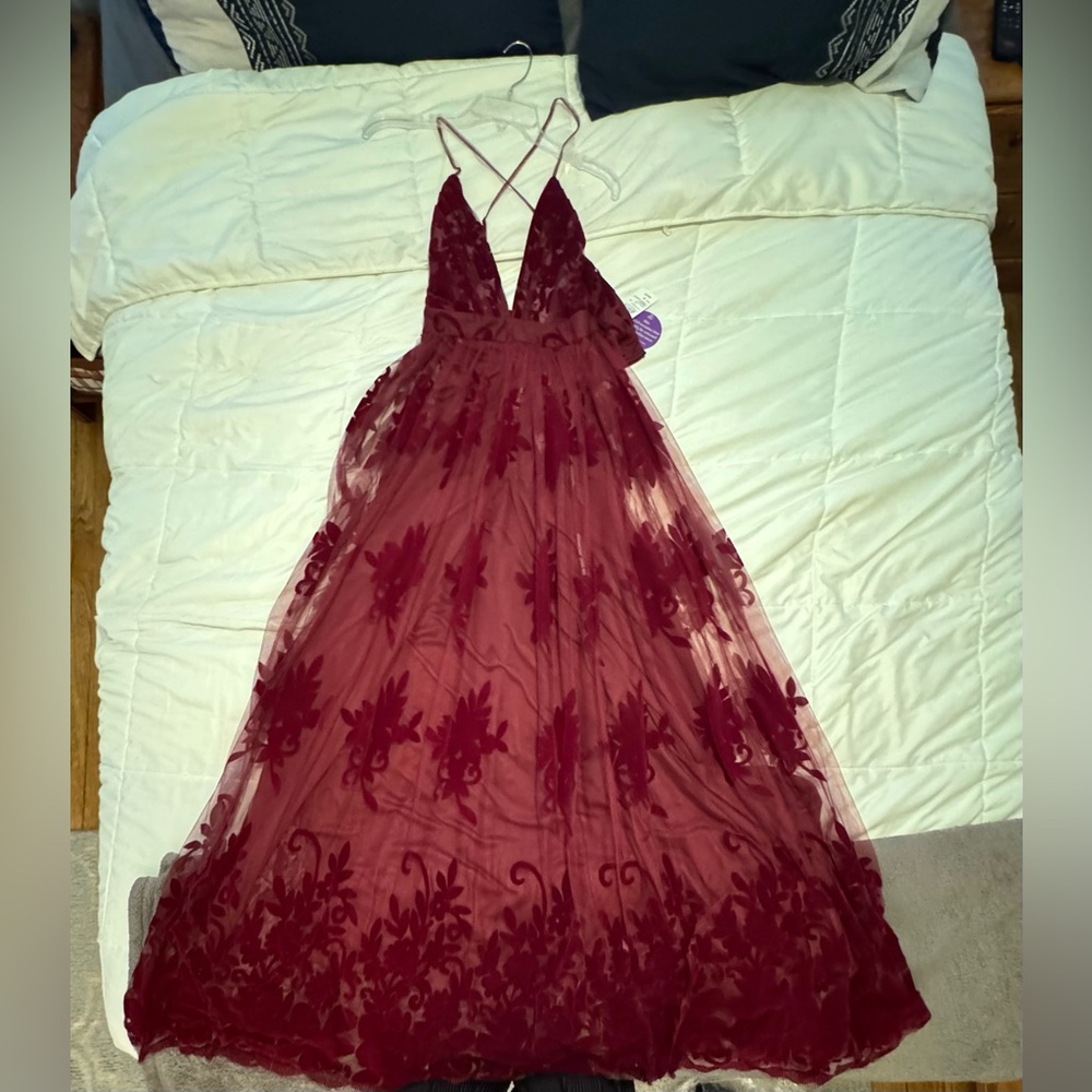 Burgundy lace floor length evening dress - Picture 2 of 3